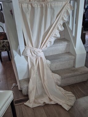 Cream Ruffled Priscilla Curtain 44x82 Plus Tieback